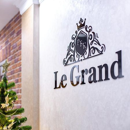 Legrand Hotel Strîi Exterior foto