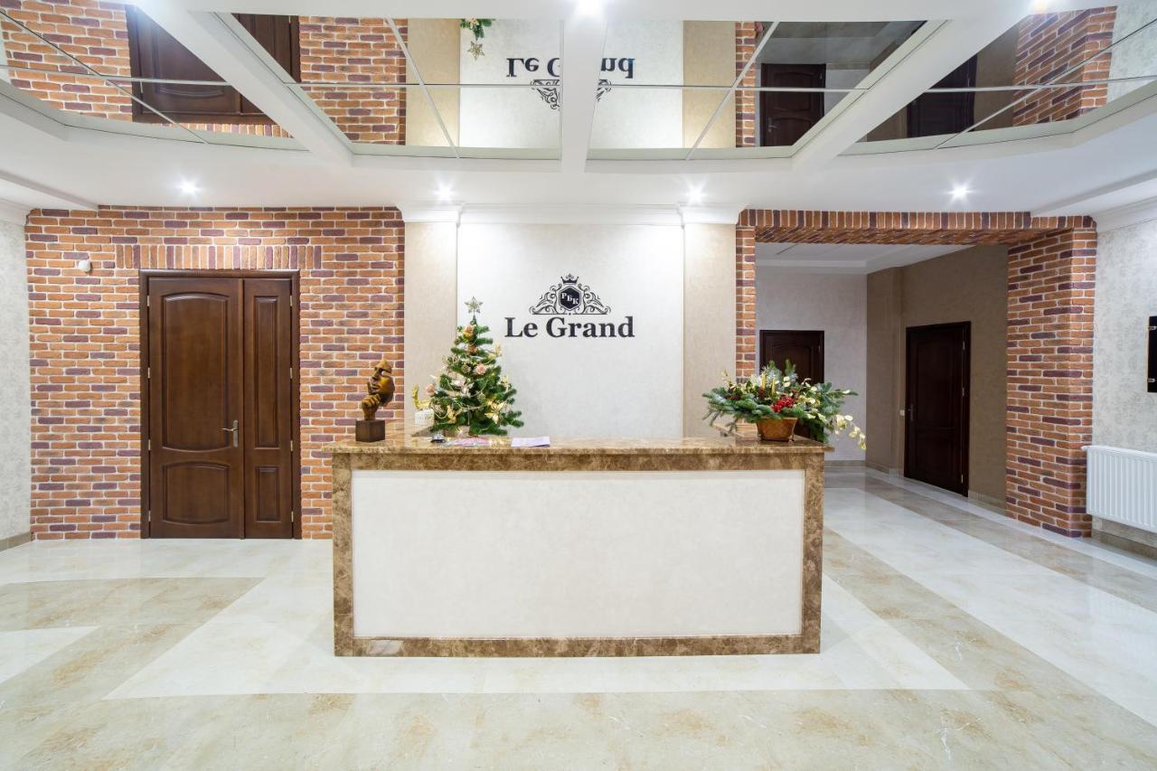 Legrand Hotel Strîi Exterior foto